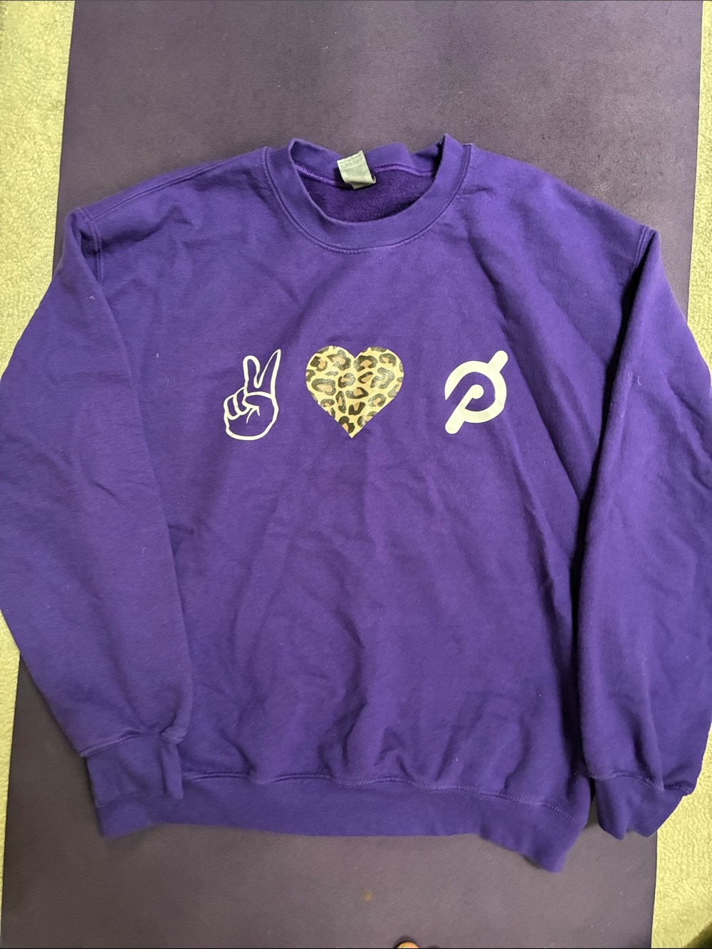 Peloton sweatshirt size M. Very good condition.